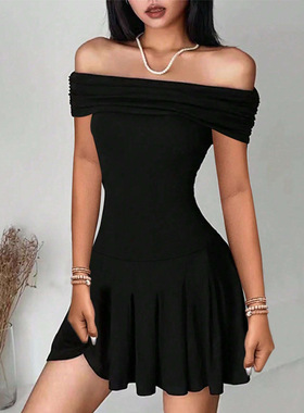 黑色纯欲风露锁骨连衣短裙 Pure and revealing collarbone dress