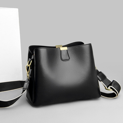 正品真皮包包女2026新款潮时尚水桶包简约百搭单肩斜挎包牛皮女包