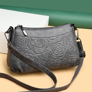 品牌真皮斜挎包女2023新款中年妈妈羊皮软皮单肩女士百搭包小包包