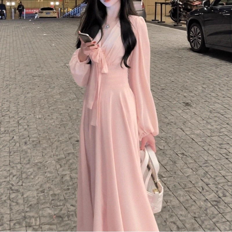 大码法式粉色温柔V领蝴蝶结系带长袖连衣裙2026新款春秋女装长裙