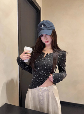 甜辣妹波点长袖t恤衫女2025秋冬新款圆领纽扣修身显瘦打底衫上衣