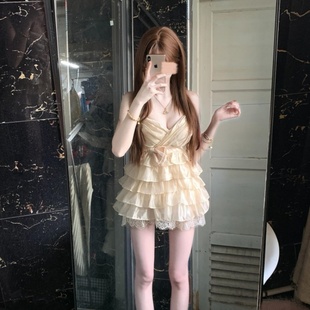 气质心机女装 度假修身 法式 挂脖连衣裙蛋糕性感吊带裙2025夏季 新款