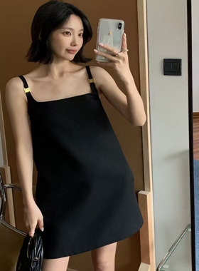 欧洲站春夏秋新款韩版25ss金扣背带式H版型时髦小黑裙洋气连衣裙