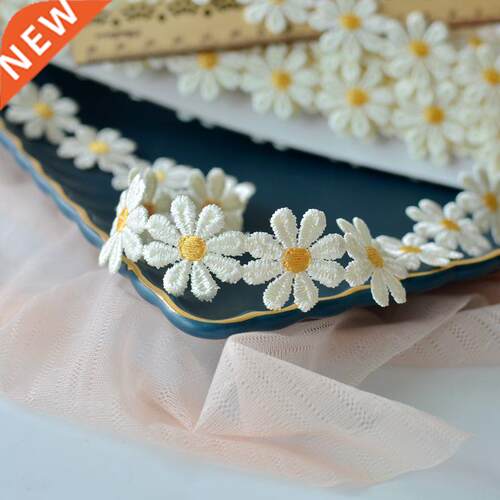 2.2CM Wide Beautiful White Embroidered Daisy Lace Fabric d