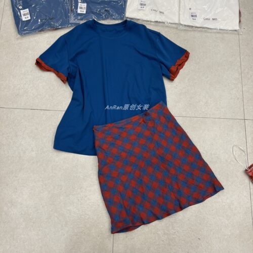chumo11130新款撞色圆领撞色T恤女格子半身裙松弛感减龄两件套装