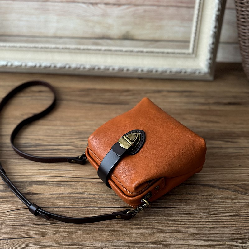 真皮小斜挎包女包包2025新款百搭休闲高级小众轻便款头层牛皮背包