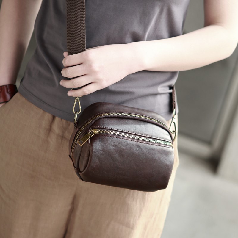 复古潮搭植鞣皮斜挎包包女款双拉链2024新款深咖色纯牛皮小背包