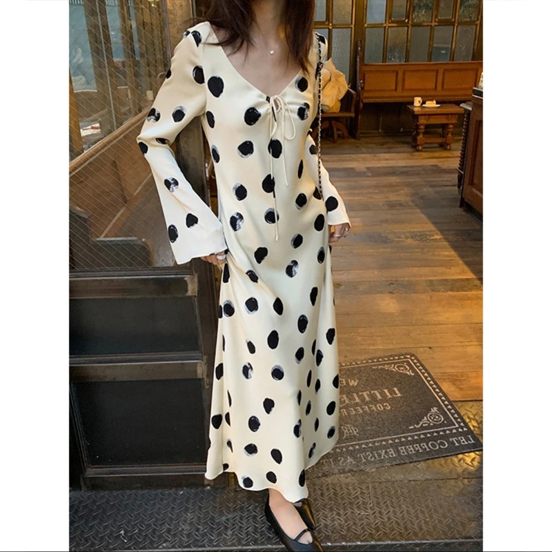 香槟色法式波点喇叭袖长裙气质优雅印花复古长袖v领绑带连衣裙