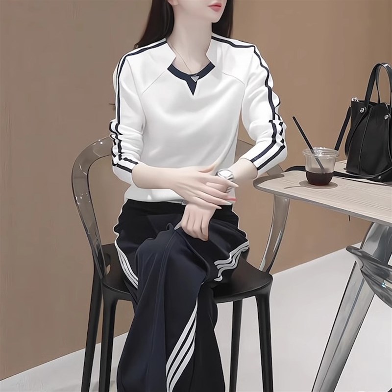 春装女2025年新款轻奢高级感极简风白色宽松圆领卫衣两件套女装潮