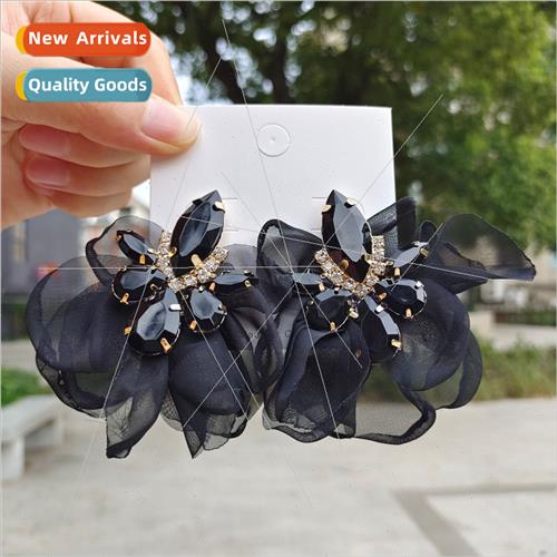 New encrusted rhinestone fabric earrings female niche design - 实物图