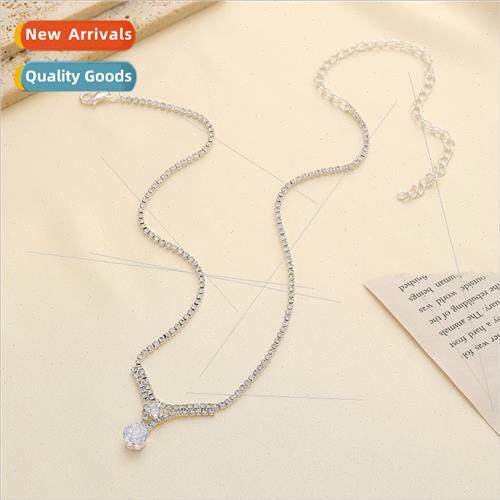 Europe high sense claw chain zirconia full diamonds V word b