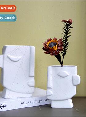 mple abstract image whe face ceramic vase flower arrangement