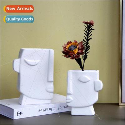 mple abstract image whe face ceramic vase flower arrangement