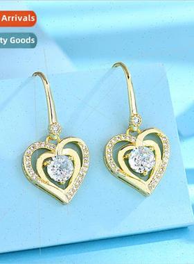 gold heart shaped zirconia earrings适用women pouring heart e