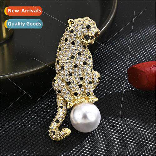 New animal high-grade creative brooch elegant money leopard