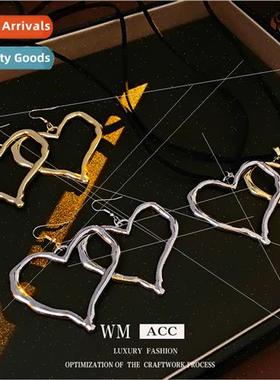 Korea niche hollow metal love heart necklace fashion collarb