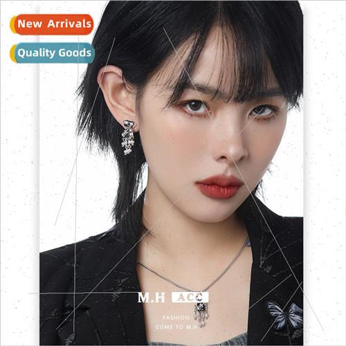 Rock Roll Robot Earrings适用Women Pearl Sweet Cool Earrings