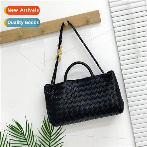 che Design New Metal Rope Buckle Leather Woven Tote Bag Shou