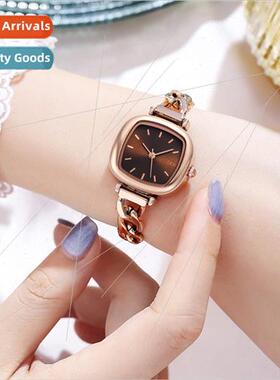 che Premium Feeling Bracelet Watch Hundred Small Square Suga