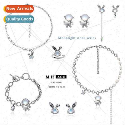 Moonstone Bunny Astronaut Earrings che Earrings Vintage Earr