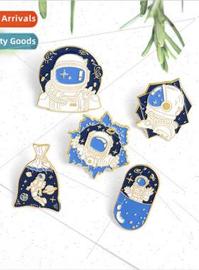 Creative cute astronaut brooch planet astronaut pin anti-sli