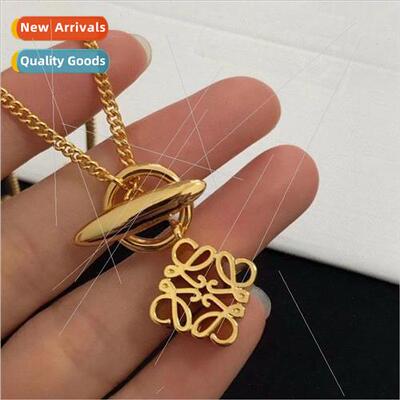o Yi new geometric necklace o Wei necklace square carved hol