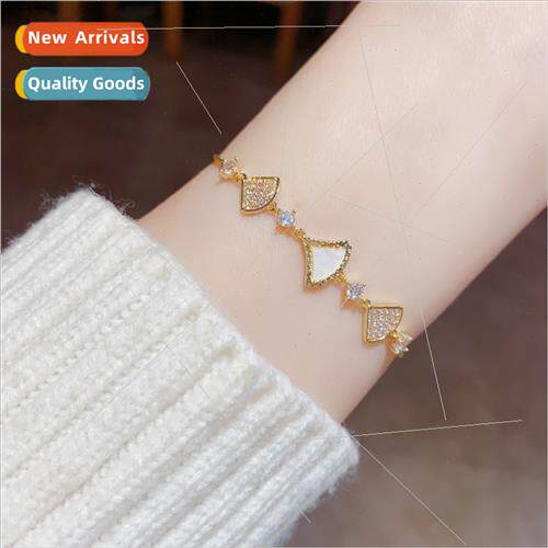 Fashion Zirconia Shell Fan Bracelet che mple Peplum Bracelet