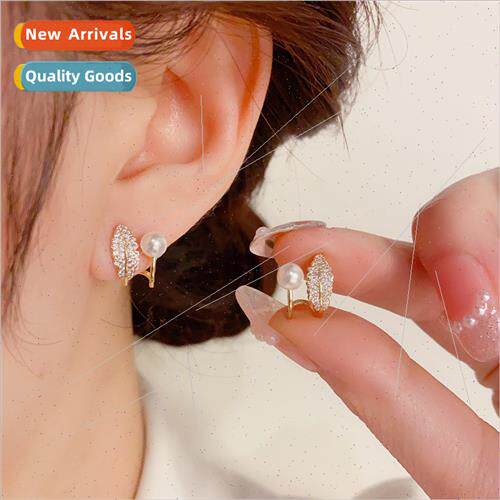 French delicate pearl earrings female 2023 new tide niche fa