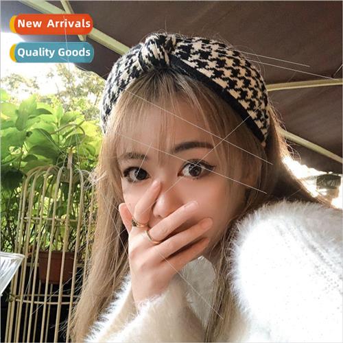 Korean vintage bird nest woolen wide letters in middle twist