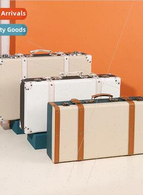 Vintage Republic China sucase household clothing storage orn