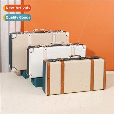 Vintage Republic China sucase household clothing storage orn
