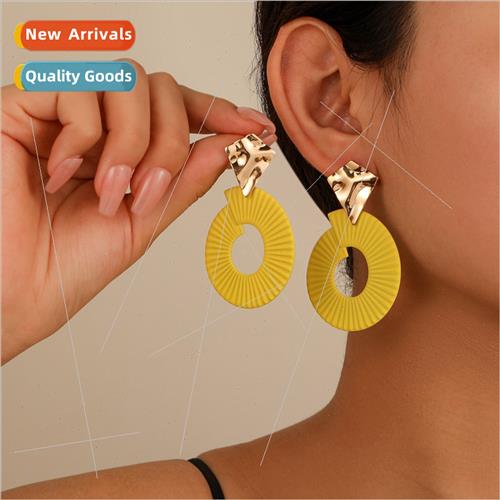 Europe fashion sense metal wind geometric triangle conch she