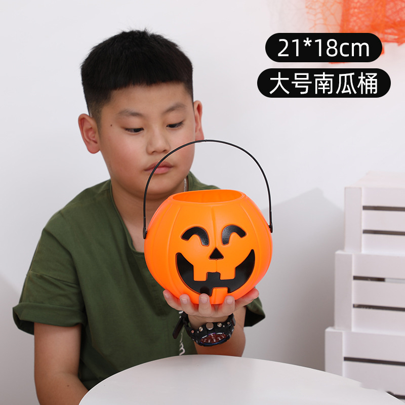 Halloween pumpkin bucket children's hand light decoration