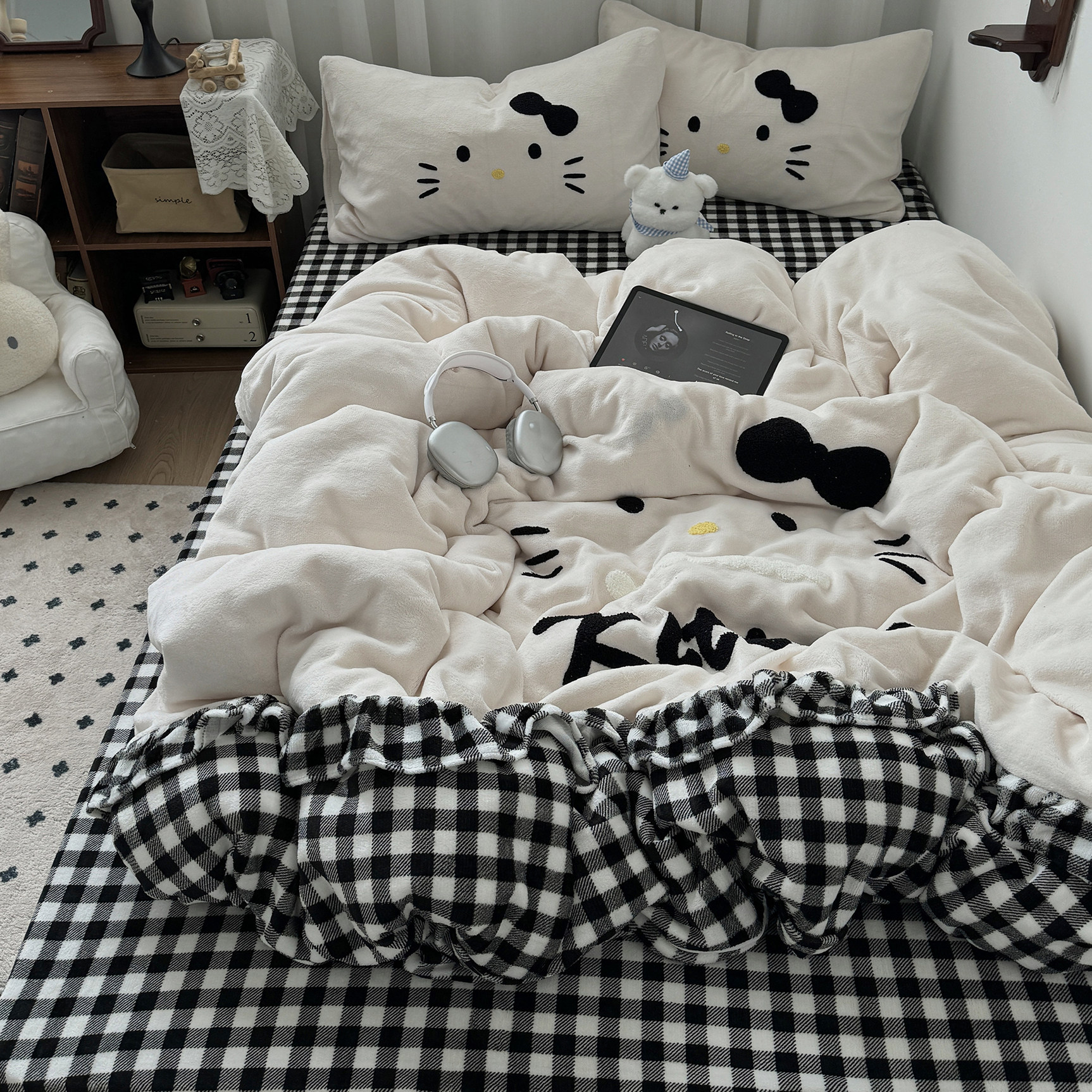 ins灰格kt猫毛巾绣秋冬舒适牛奶绒花边款四件套加厚珊瑚绒三件套,床上用品,床品套件/四件套/多件套,淘宝优惠券,粉丝福利购,淘宝优惠卷