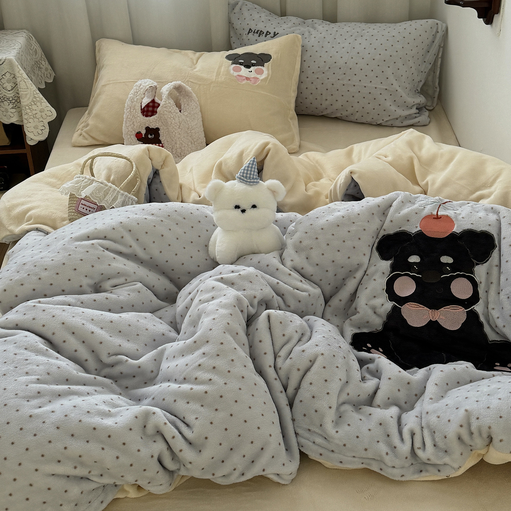 简约ins可爱苹果狗贴布绣冬季波点牛奶绒四件套舒适珊瑚绒三件套,床上用品,床品套件/四件套/多件套,淘宝优惠券,粉丝福利购,淘宝优惠卷