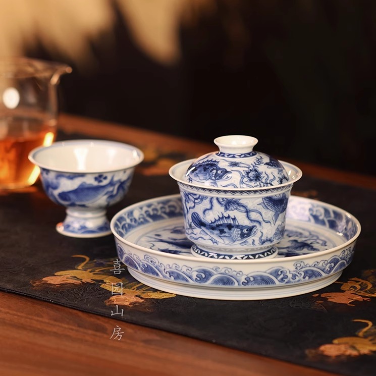 望月怀古淡海水鱼藻纹盖碗明青花