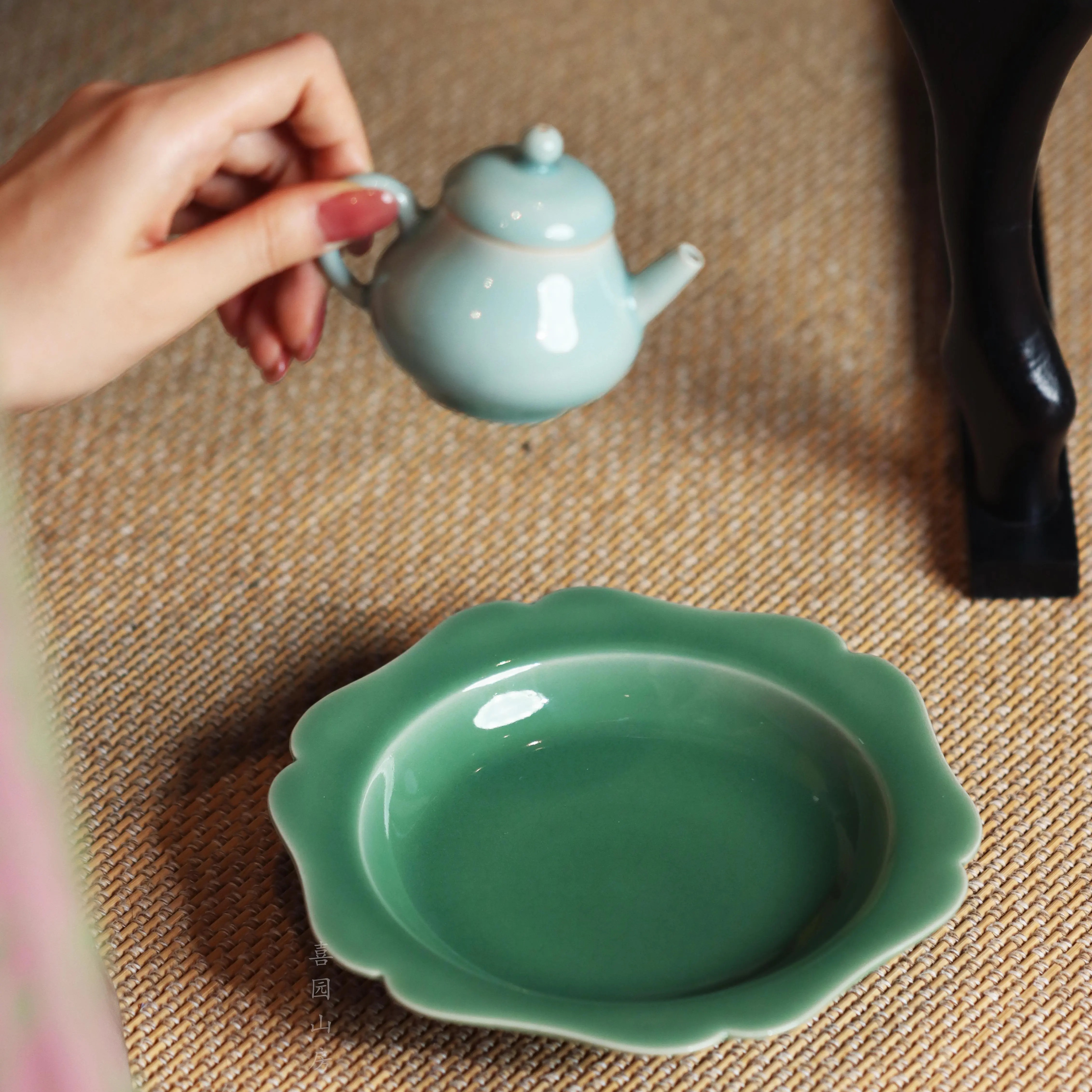 杨盛侃龙泉青瓷梅子青花口壶承