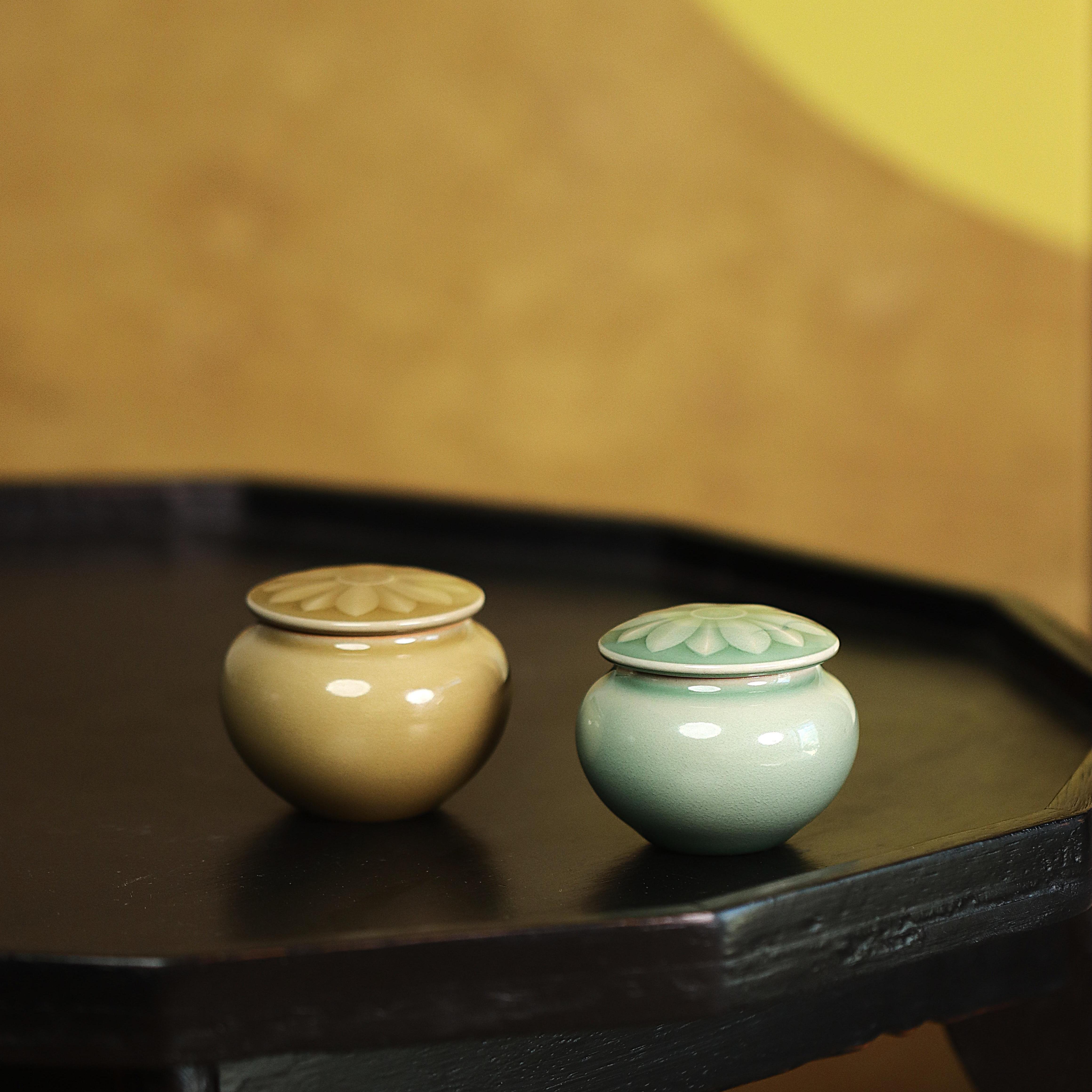 杨盛侃青瓷莲韵小茶叶罐