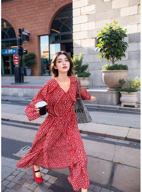 2024新款早春红色长袖设计感裙子气质减龄碎花显瘦宽松活泼连衣裙