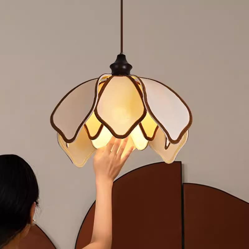 复古餐厅吊灯法式中古奶油风客厅卧室书房衣帽间高级感布艺花瓣灯