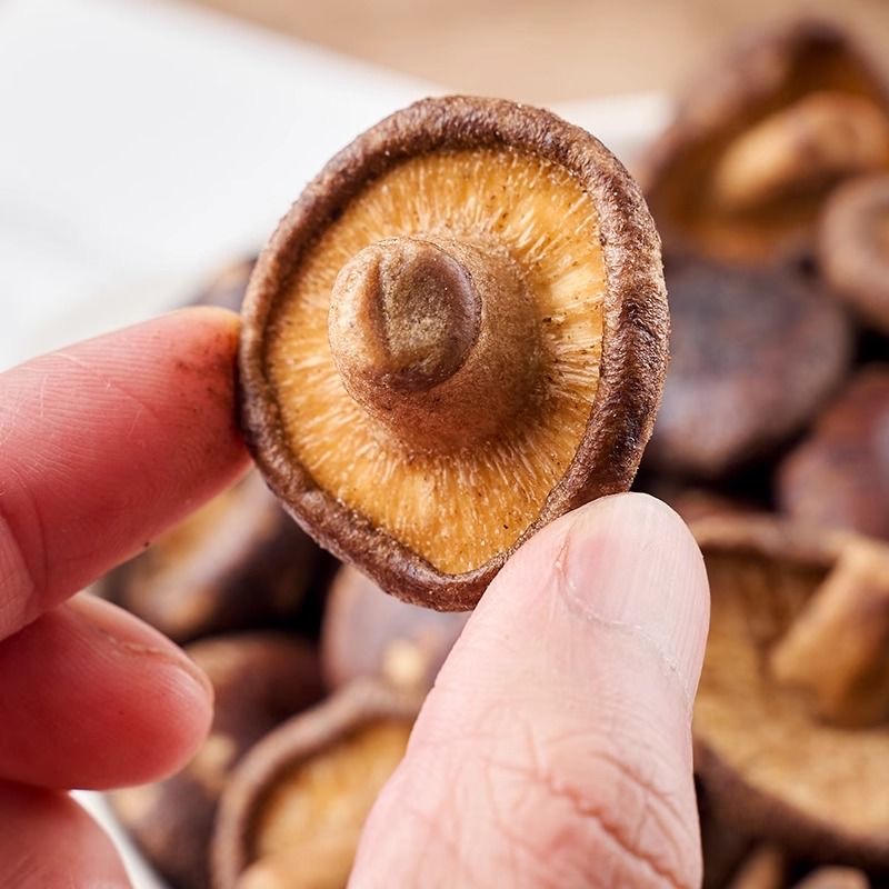 减肥解馋小零食香菇脆罐装即食脱水蔬菜综合什锦干果蔬脆片混合蘑菇干货健康适配中老年食用香脆易咀嚼补营养很便捷超贴心