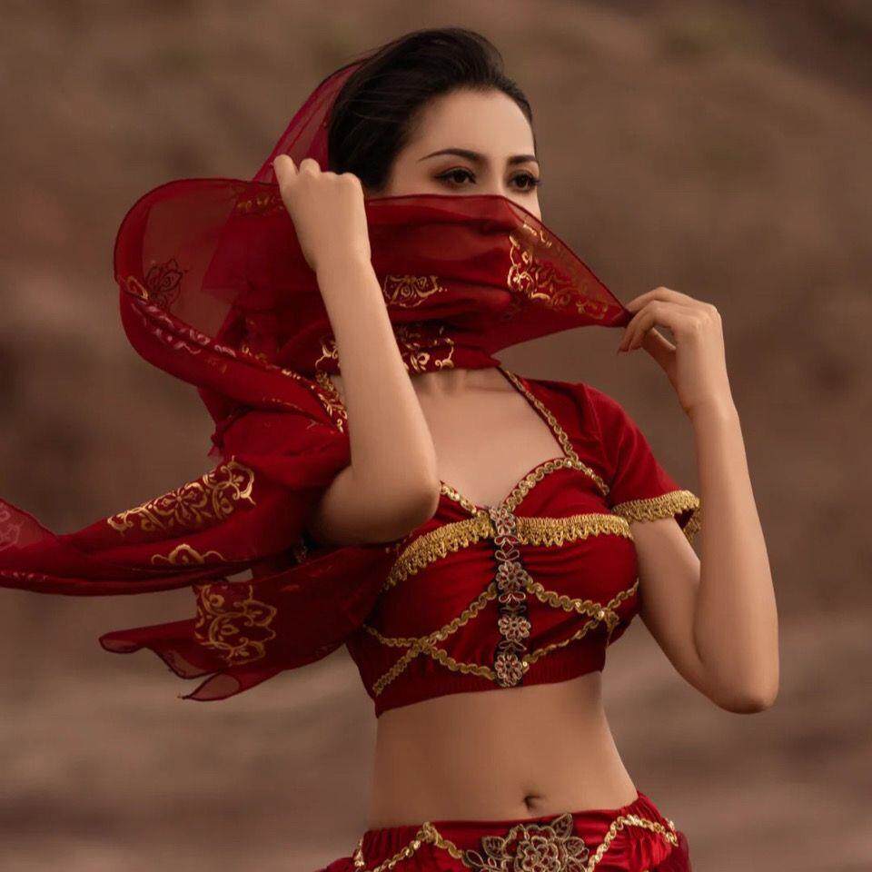 西域美人大唐盛世舞姬抹胸绣花灯笼裤汉服中国风沙漠旅游写真服女