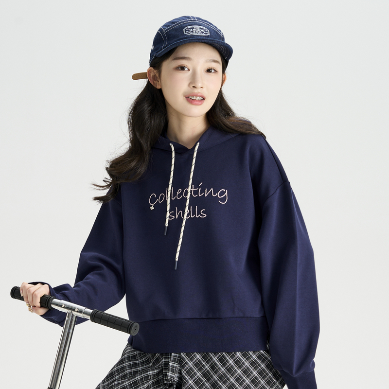 多多一上秋新款女大童连帽长袖卫衣女童短款字母百搭套头衫
