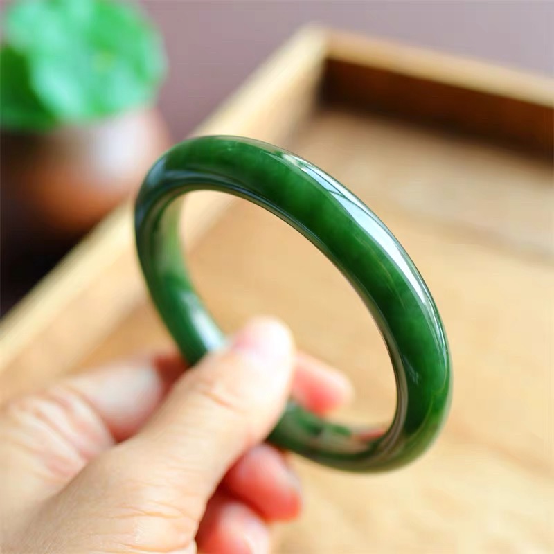 和田玉手镯碧玉镯子菠菜绿阳绿鸭蛋青平安镯礼物女款正品证书