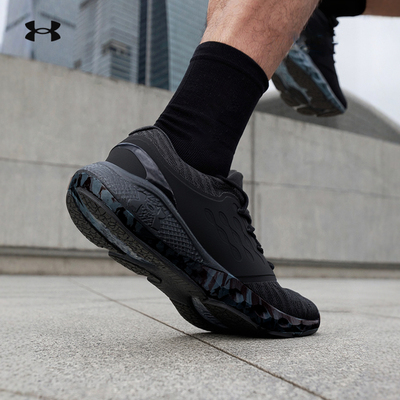 安德玛男子轻便透气跑步鞋