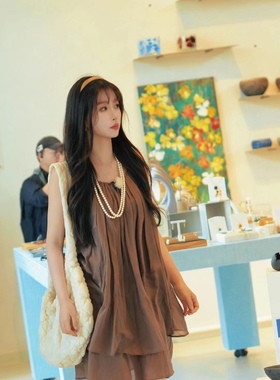 虞书欣中餐厅明星同款连衣裙无袖露背设计高级感夏季优雅气质短裙