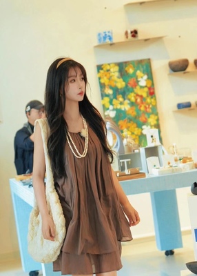 虞书欣中餐厅明星同款连衣裙无袖露背设计高级感夏季优雅气质短裙