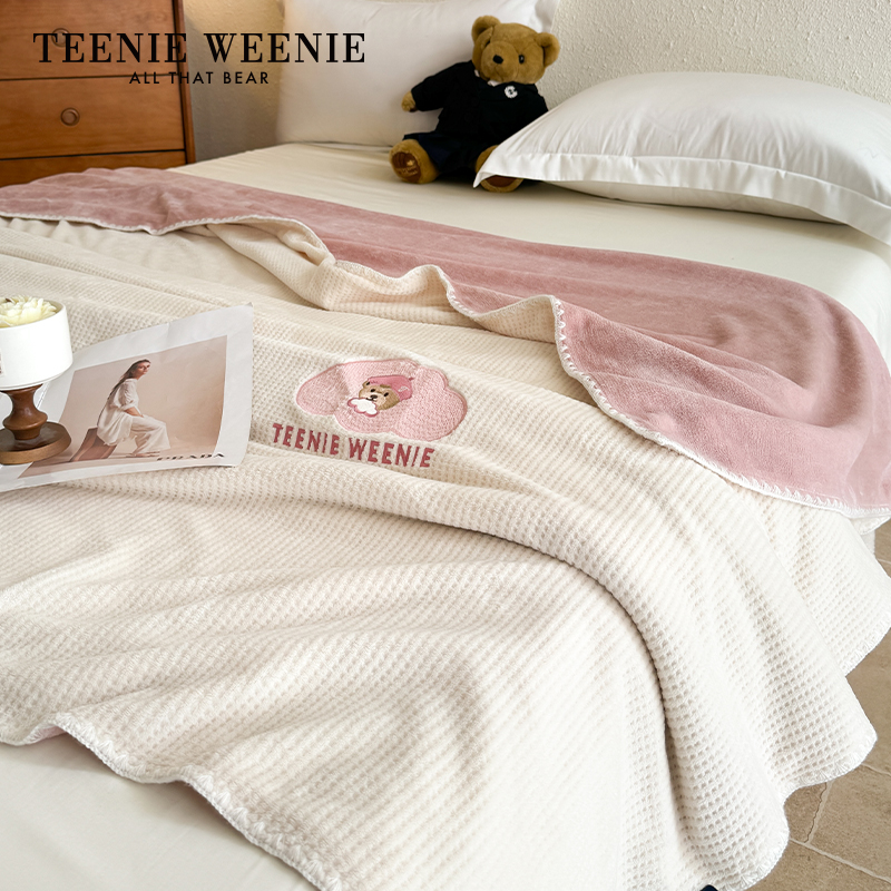 TeenieWeenie牛奶绒多功能毛毯