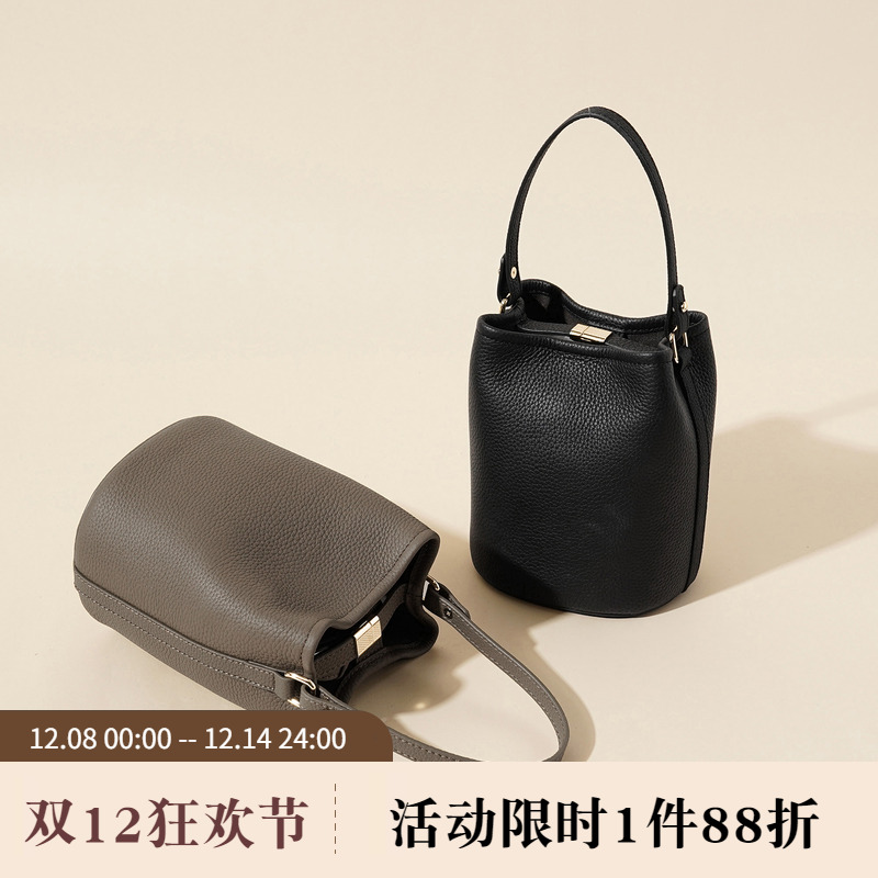 岩牛TC纹真皮手提水桶小包2025新款小众轻奢高级感斜跨软皮女款包