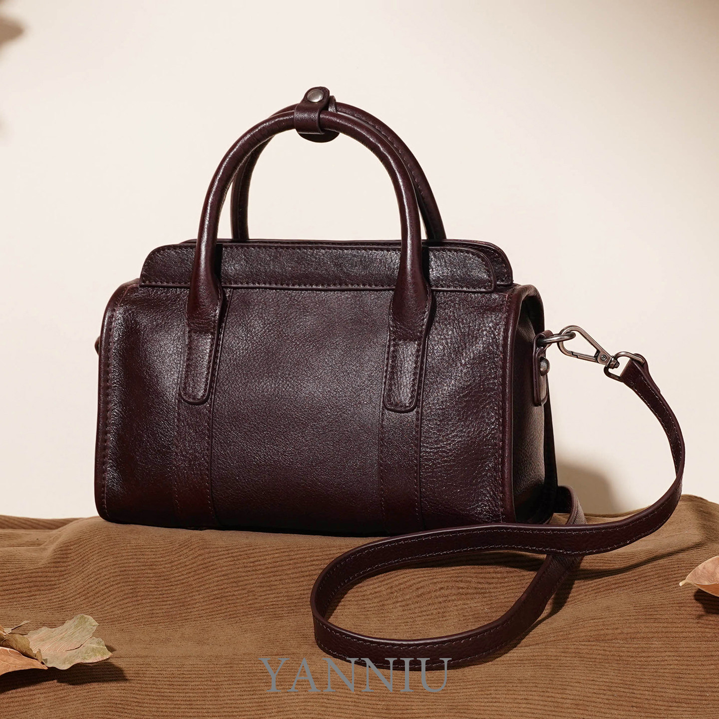 岩牛新品树膏牛皮大容量旅行包文艺女高级感斜挎包手提波士顿包,箱包皮具/热销女包/男包,通用款女包,淘宝优惠券,粉丝福利购,淘宝优惠卷